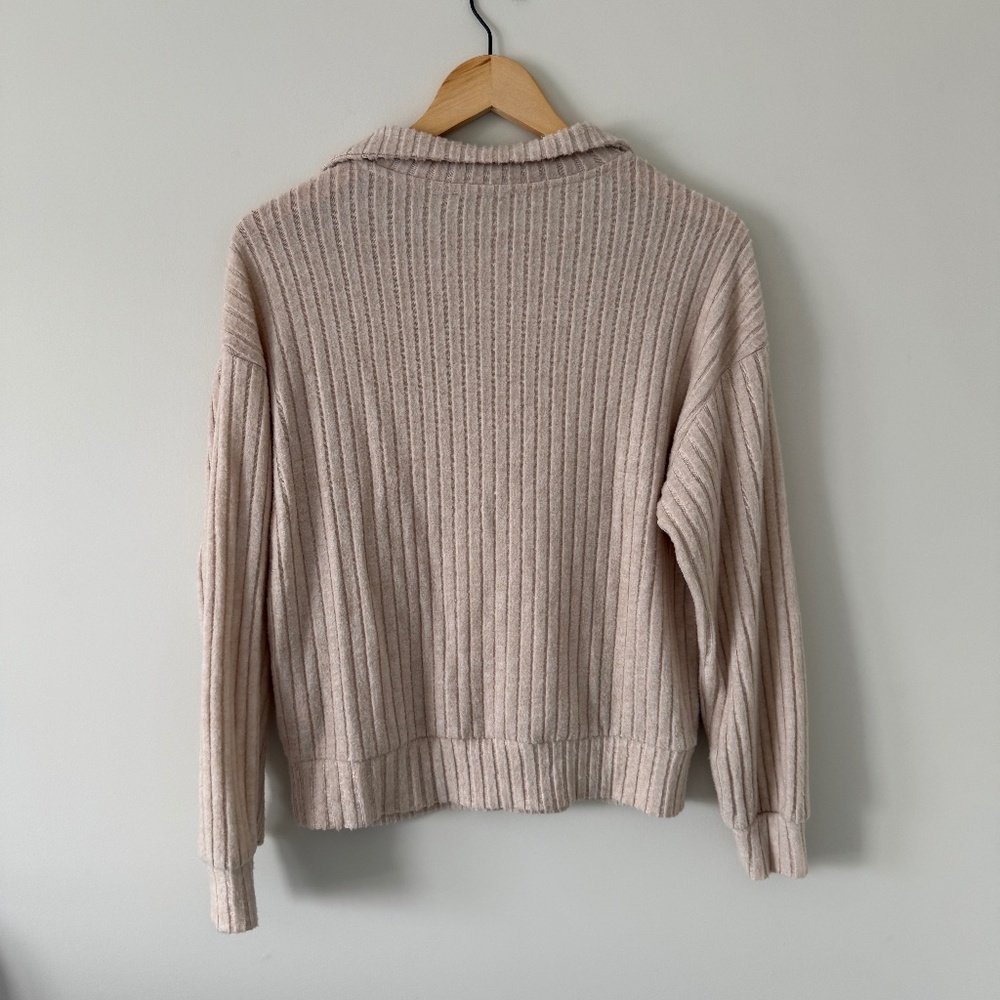 Cream Ribbed Collared V-Neck Sweater (size large) - Picture 2 of 6